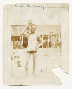 Photograph of Cpl. Lawrence Leslie McVey with his son, Lawrence McVey Jr., 1925 by Unbekannt