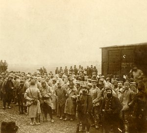 Prisoners at Perthes les Hurlus, Northern France by Unbekannt