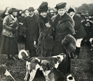 Queen Mary and Queen Alexandra at a meeting of the West Norfolk Hunt in 1920 by Unbekannt
