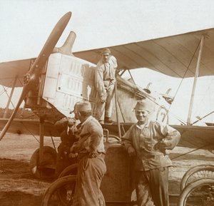 Refuelling biplane by Unbekannt