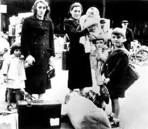 Refugees with their belongings, German-occupied Paris, July 1940