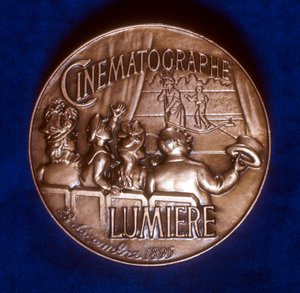 Reverse of medal commemorating 50 years of cinematography by the Lumiere brothers by Unbekannt
