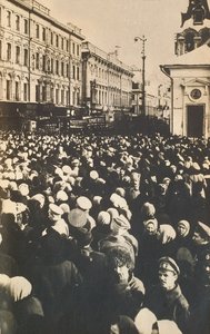 Revolutionary crowds at the Tverskaya, Moscow, Russia by Unbekannt