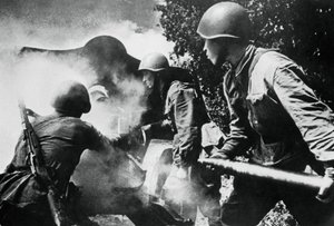 Russian artillery in action, Eastern Front