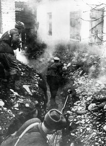Russian troops liberating a village near Ordhonikidze, Caucasus, 1942 by Unbekannt