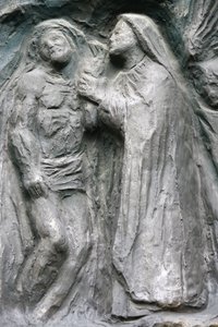 Saint-Pierre de Montmartre Church: Notre Dame Door Sculpture: Jesus is Laid Off the Cross, Paris, France by Unbekannt