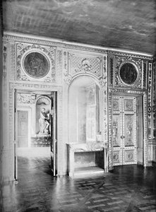 Salon, with Door Open into Dining Room - Hôtel Lauzun by Unbekannt