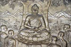 Shakyamuni Buddha Preaching the Sermon - The Wheel of Law - to His Five Disciples, Ho Chi Minh City, Vietnam by Unbekannt