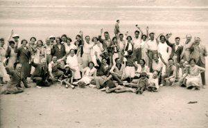 Sports day for the Gloucester Hotel party on La Publente Beach, Jersey by Unbekannt
