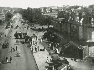 Street scene in the city of Jaipur, India, 1895