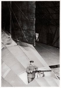 Tail gunner of a German army Zeppelin airship, World War I by Unbekannt