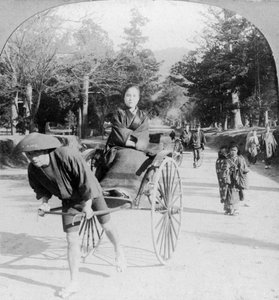 Taking a spin through the park at Nara, Japan, 1901 by Unbekannt