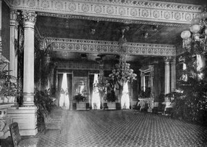 The East Room at the White House, Washington DC, USA, 1908 by Unbekannt
