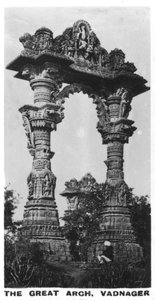 The Great Arch, Vadnagar, Gujarat, India, c. 1925 by Unbekannt