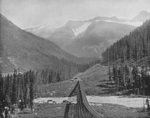 The Loop Valley by Unbekannt