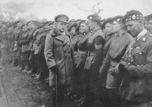 The Prince of Wales Talking to a British Soldier at the Front, World War I, c. 1914-1918 by Unbekannt