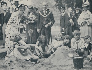 The Queen Opens a Children