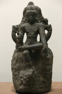 Shiva as Dakshinamurti. 1200-1300. Late Chola Period. Granite. Southern India (Tamil Nadu). Victoria and Albert Museum, United Kingdom by Unbekannt