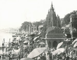 The Vishnu Pond and Ghat, Benares, India by Unbekannt