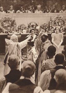 The crowning of Queen Elizabeth, wife of King George VI by Unbekannt