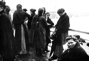 The last act of a tragedy: A photograph taken on the last boat leaving Ostend for England, 1914 by Unbekannt