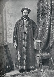 The officer in charge of the holy shrine at Mashhad, Persia, 1902 by Unbekannt