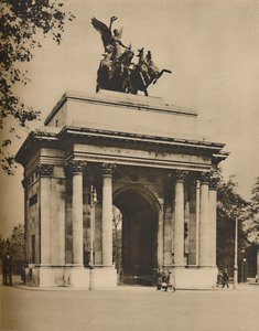 Triumphal Arch Moved from Hyde Park to Constitution Hill, c. 1935
