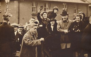Wales Knows How To Cheer, 1936-1937 by Unbekannt
