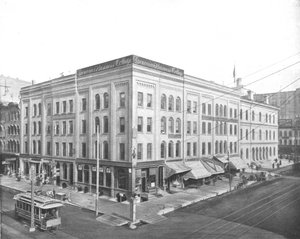 Wisconsin Street and Broadway, Milwaukee, Wisconsin, USA by Unbekannt