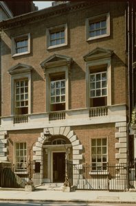 Entrance to No. 44 Berkeley Square, London by Unbekannt Unbekannt