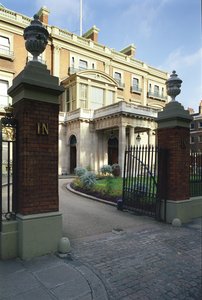 Exterior View of Entrance to Hertford House, Manchester Square, London by Unbekannt Unbekannt
