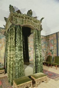 Interior of Hardwick Hall, Derbyshire, showing the Green Bed-Chamber with original 16th century furniture and hangings by Unbekannt Unbekannt