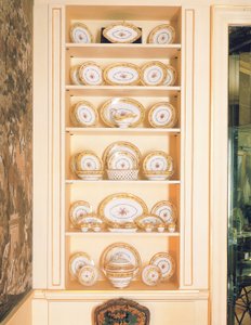 A Paris (Rue des Crussol) dinner service, c.1792-95