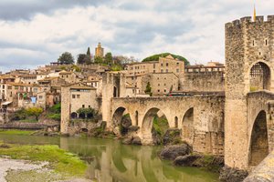 Besalu, Girona Province, Catalonia, Spain by Unbekannter Künstler