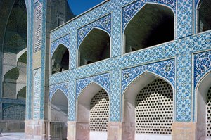 Courtyard arcade (riwaq) and West vaulted entrance (iwan) c.1121-2 by Unbekannt