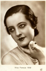 Miss France 1932 by Unbekannt