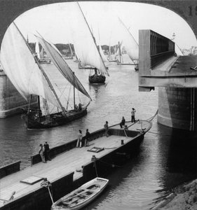 The Great Nile Bridge, Cairo, Egypt, 1905 by Underwood and Underwood