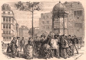 Boulevard Pigalle in Paris: Parisian crowd around a Morris column during the selling of the newspapers by Unknown
