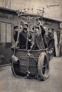 Photographic staging with a hot air balloon. Photography, late 19th century, Paris. Coll. Selva
