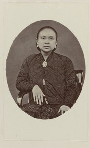 Wife of Ratoe of Pakoe Boewono IX, Susuhunan of Surakarta by Woodbury and Page
