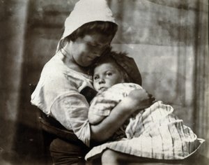 Portrait of a mother and her daughter, c 1900-1905