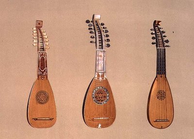 A pandurina from 1734 and two Milanese mandolins from 1775 and 1739, from 