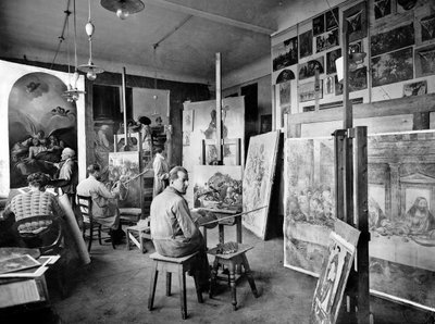 Hall of painters of the Stabilimento Fotografico Fratelli Alinari in via Nazionale, Florence by Fratelli Alinari