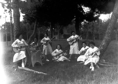 Villa Rosa Maltoni Mussolini: female students during a music lesson, outdoors by Fratelli Alinari