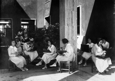 Villa Rosa Maltoni Mussolini: female students during a painting lesson by Fratelli Alinari