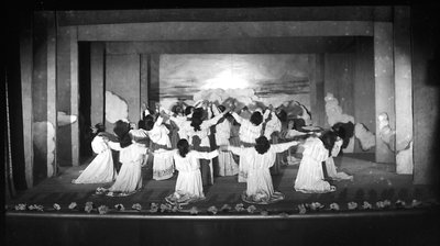 Villa Rosa Maltoni Mussolini: female students performing by Fratelli Alinari