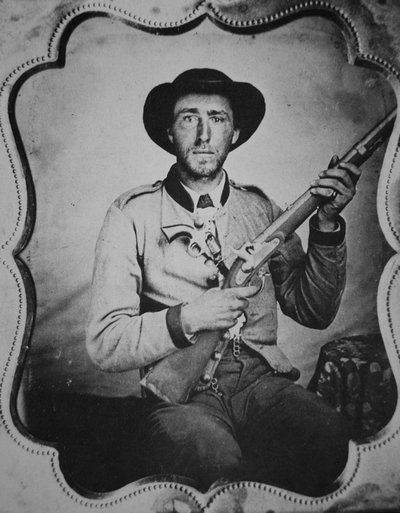 Unknown Confederate soldier posing in photographer