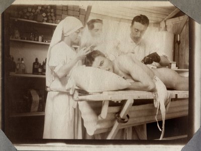 First World War 1914-1918: doctors and nurse treating a soldier