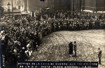First World War 1914-1918: handing over of the war cross to nurses of ADF in Metz, place d