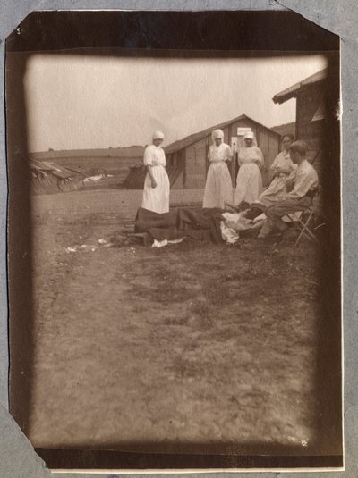 First World War 1914-1918: heliotherapy. Injured soldiers and nurses of the French Red Cross, camp of Couville in the Manche, Lower Normandy, France. Anonymous photograph July 1917 by Anonymous Anonymous
